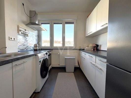 Geräumige und helle Küche