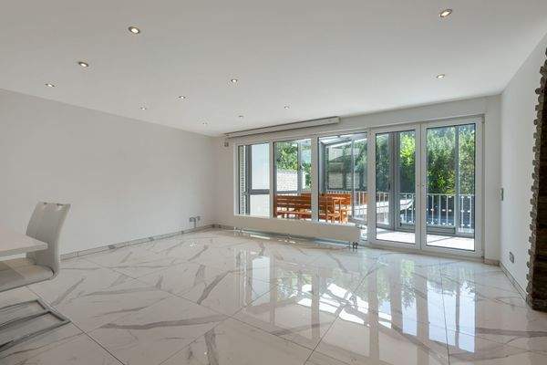 Wohnbereich mit Wintergarten