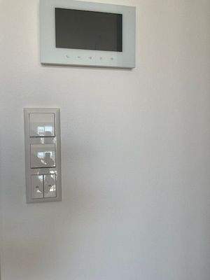 Whg 6, Gegensprechanlage u. Regler.jpg