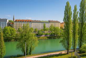 Aussicht von Wohnbereich auf Donaukanal