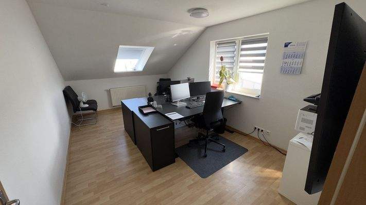 Gewerbe - Büro 2 im OG links
