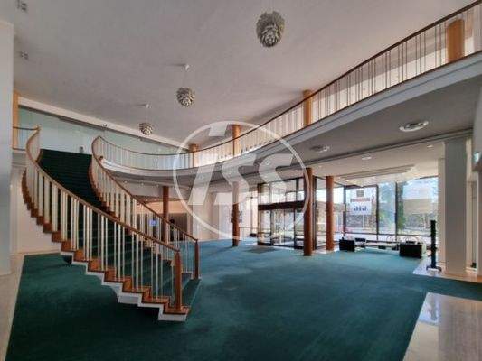 Foyer mit Blick zum Eingang