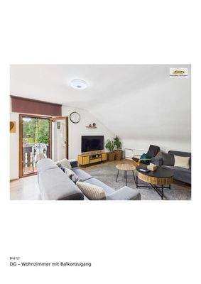 12_DG_-_Wohnzimmer_mit_Balkonzugang