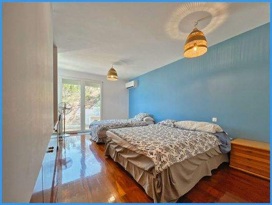 36eeb4037a754b2ca185132f1a546e63-original