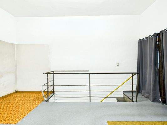 Büroraum/Treppe zum Lager