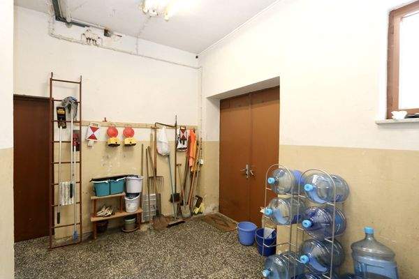 Das Lager als Anbau am Haupthaus