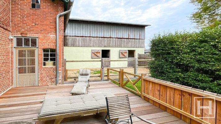 Terrassenglück mit Stallblick