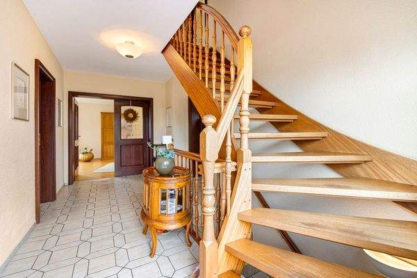 Treppenaufgang ins Obergeschoss