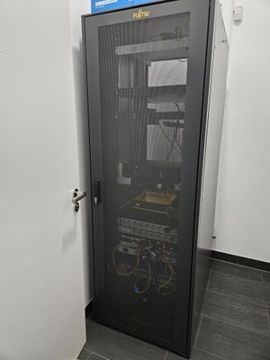 eg-serverraum-server.jpg