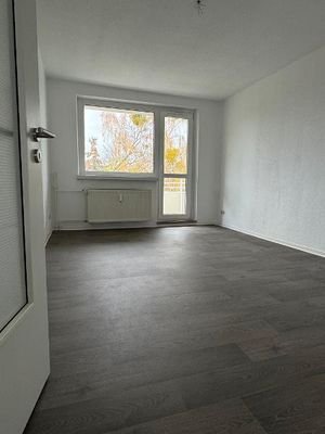 Wohnzimmer mit Balkon