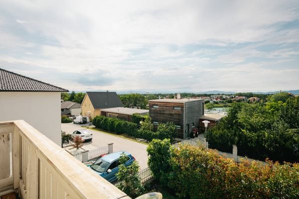 Balkon mit Blick zum Badesee