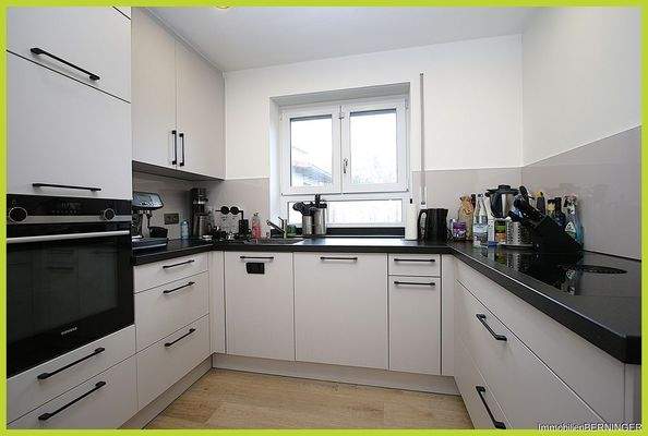 zeitlose Einbauküche 