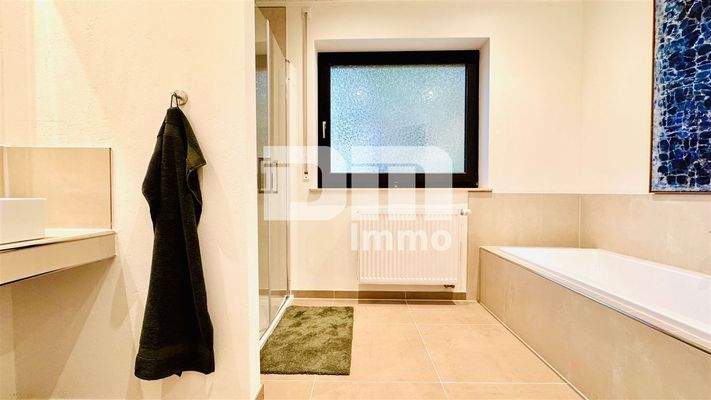 EG WE2 Rechter Gebäudeteil Bad Dusche / Wanne