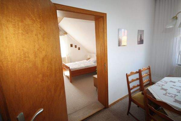 Blick ins Schlafzimmer der DG-Wohnung