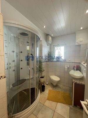 Tageslichtbad mit Dusche Erdgeschoss