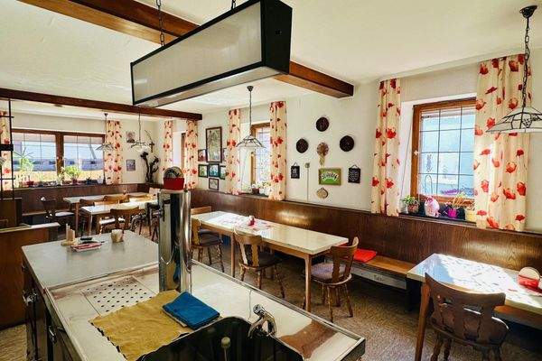 uriger Gast- und Schankraum