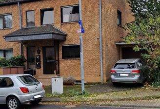 Vorderansicht  Haus mit 1.Garage