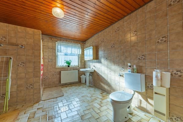 Badezimmer EG