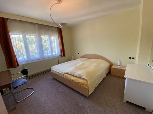 Schlafzimmer II. DG.