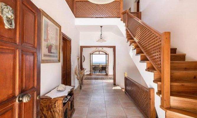 Kreta, Kournas: Luxuriöse Steinvilla mit Meer- und Bergblick