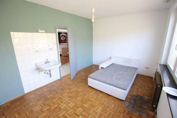 Wohn- und Geschäftshaus in Keutschach-Höflein mit 1.892m² Grundstück und 3 XXL-Garagen Nähe Rauschelesee mit vielen Verwendungsmöglichkeiten!