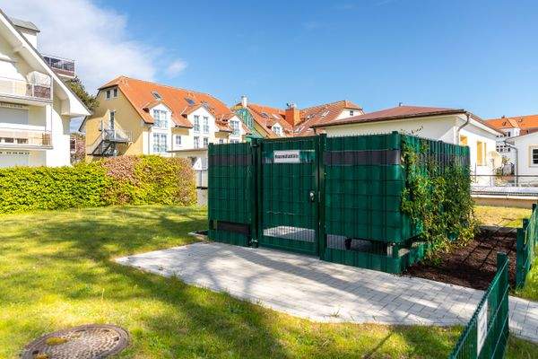 Der abgetrennte und saubere Müllbereich für das Appartmenthaus