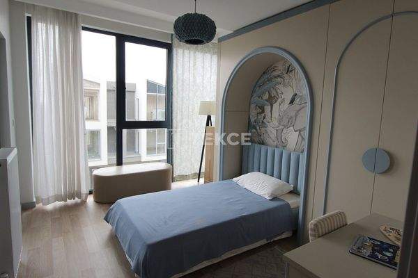 Triplex Villas with 4 Bedrooms in Istanbul Başakşehir