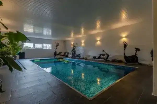 Indoor-Pool beheizt.webp