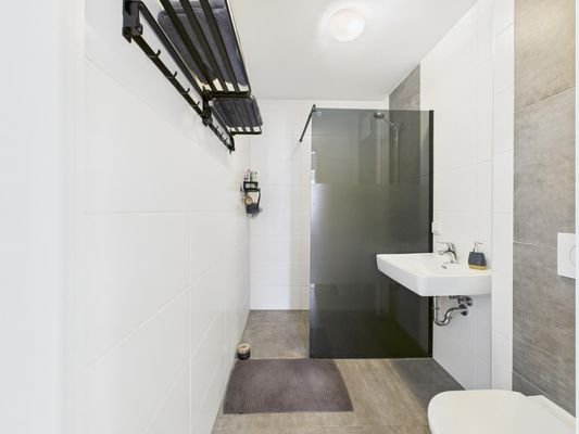 Badezimmer mit Dusche