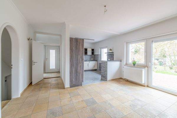 Essbereich zu Küche und Flur