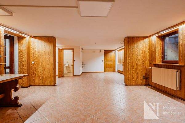 Hobbykeller mit Ausgang 