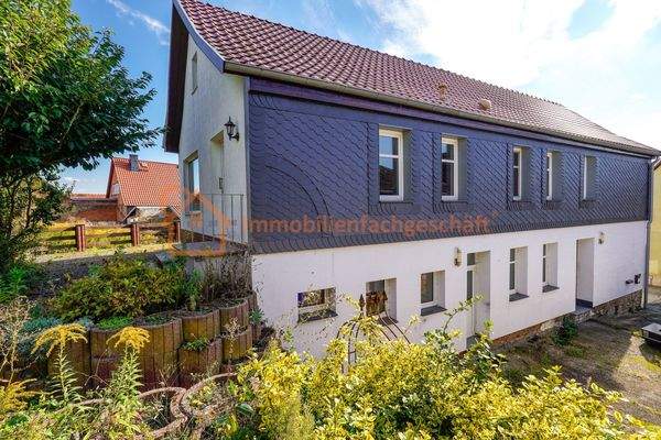 Zweifamilienhaus mit Garten