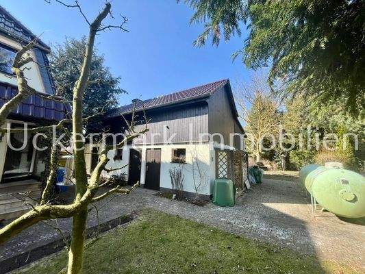 Werkstatt und Wohnmobilgarage