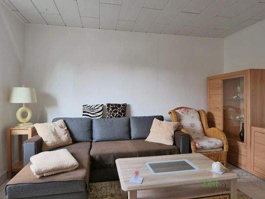 Sofa und Sessel im Wohnzimmer