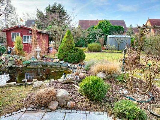 Grundstück mit Gartenteich