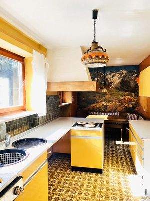 Küche mit kleinem Essplatz