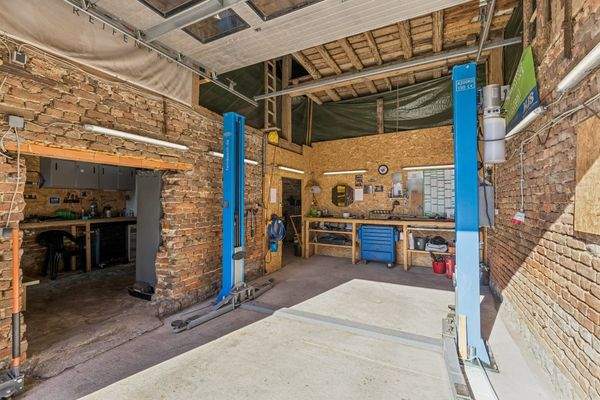 Scheune/aktuell Kfz-Werkstatt  mit Hofzugang mit nachträglich abgegrenzter Werkstatt