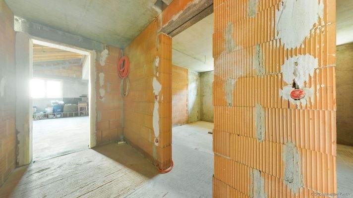 UG I Flur mit Zugang zur großen Garage