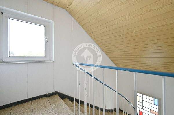 DG - Treppenhaus (Blick 2)