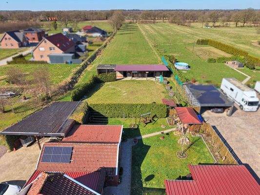 Blick in den rückwärtigen Grundstücksbereich