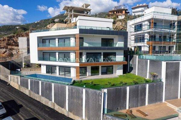 Luxurious Villas with Stunning Sea Views in Alanya