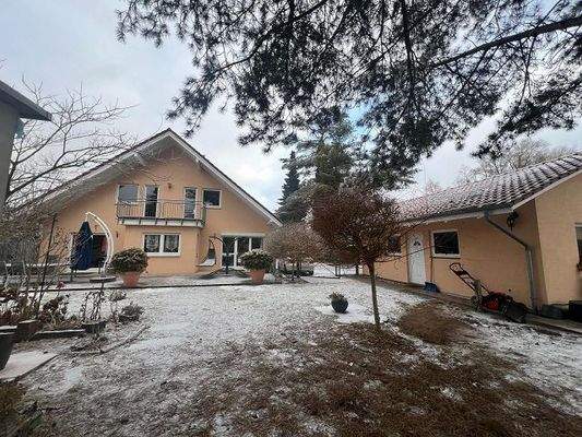 Außenansicht Haus+Garage