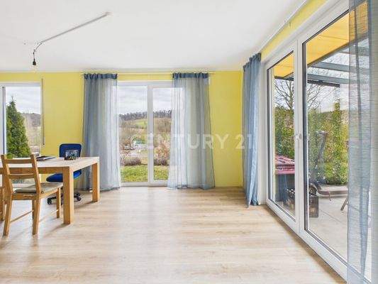 Wohn- und Essbereich mit Ausblick