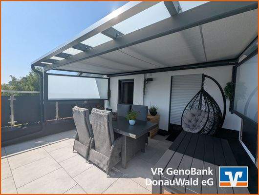 Große Terrasse für gemütliche Stunden