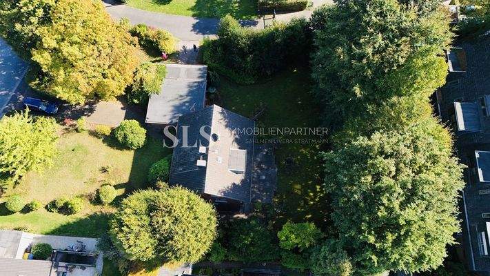 das gesamte Anwesen..