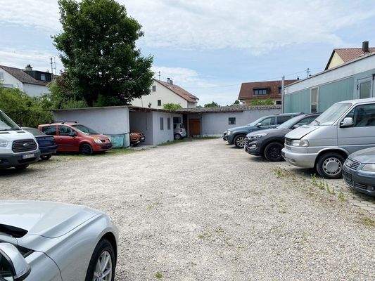 rückseitiger Stellplatz für Fahrzeufe