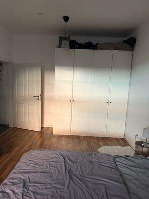 Schlafzimmer mit Kleiderschrank