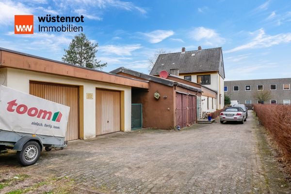 Garagen- und seitlicher Eingangsbereich