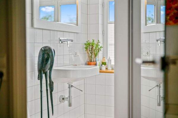 zweites Tageslichtbadezimmer im Obergeschoss