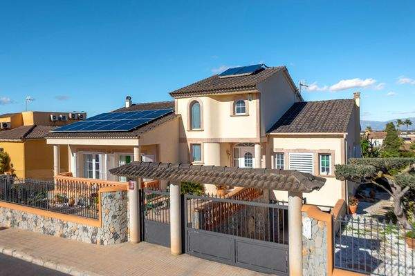 Exklusive Villa mit spektakulärem Meerblick in Bahía Azul